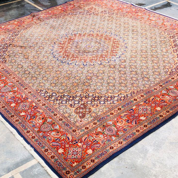 فرش مربع دست بافت گل ابریشم 